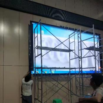 LED顯示屏安裝現(xiàn)場(chǎng)